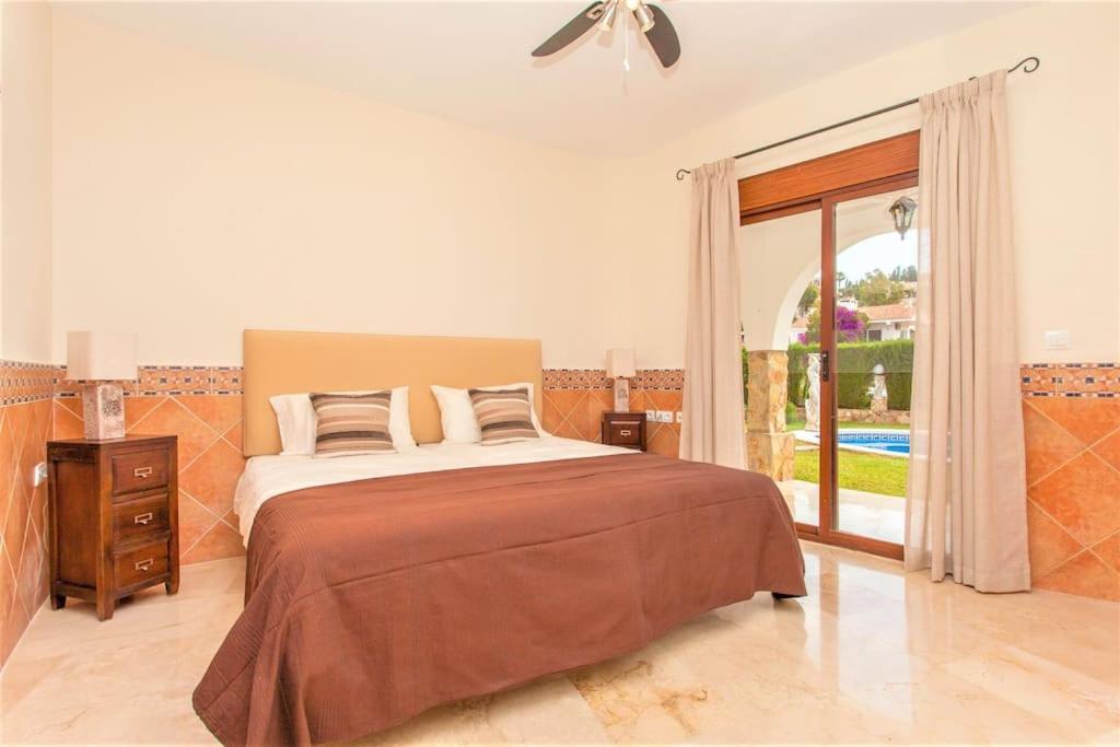 Summer Offers! Fabulous Luxury Villa Near The Beach Sleeps 8 Benalmádena Dış mekan fotoğraf